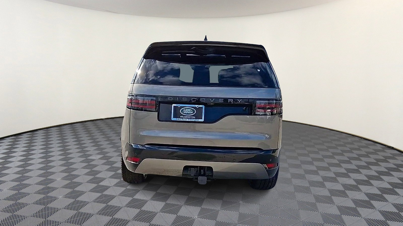 Used 2024 Land Rover Discovery Dynamic SE AWD/4WD image 7