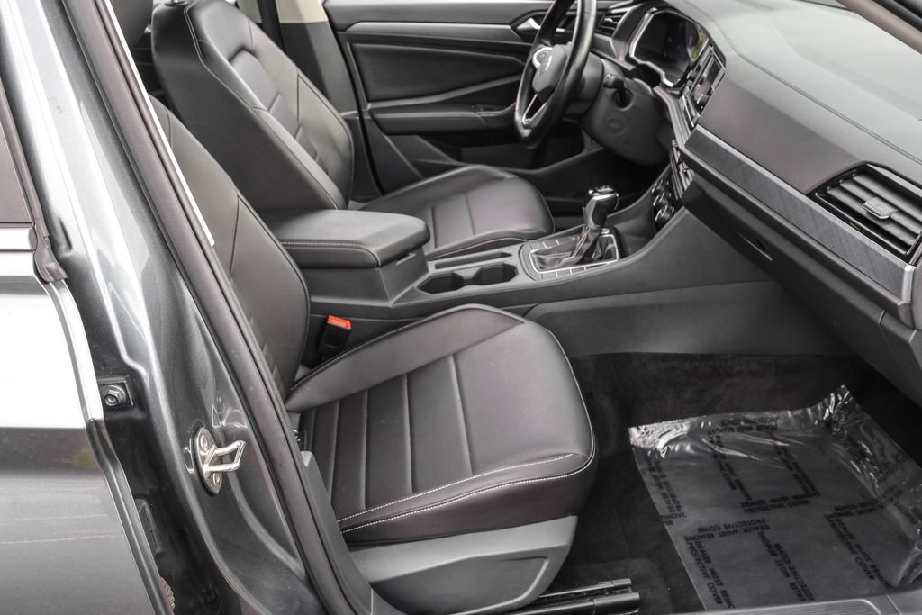 Certified 2023 Volkswagen Jetta SE FWD image 32