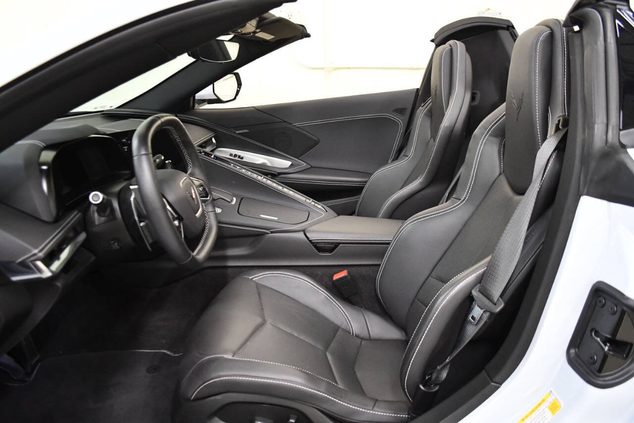 Used 2024 Chevrolet Corvette Stingray Convertible w/ Z51 Performance Package RWD image 11
