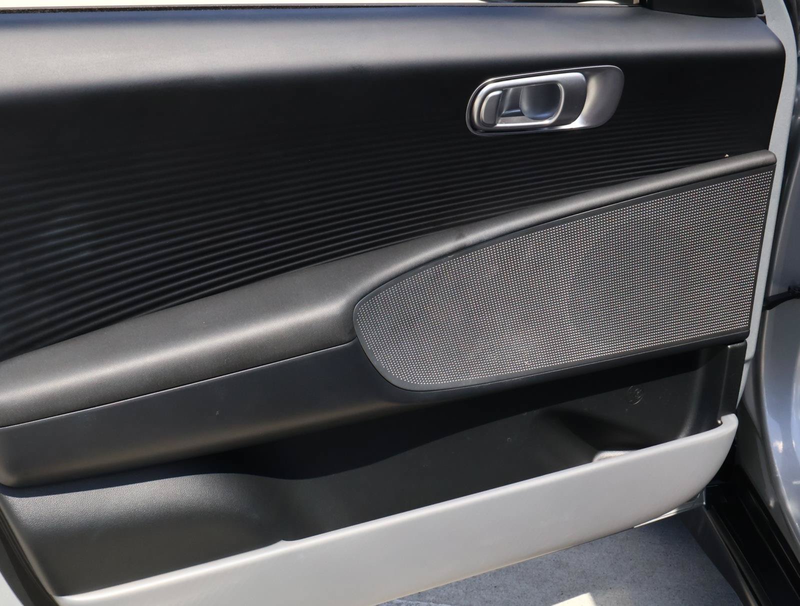 Used 2025 Hyundai Ioniq 6 SEL RWD image 13