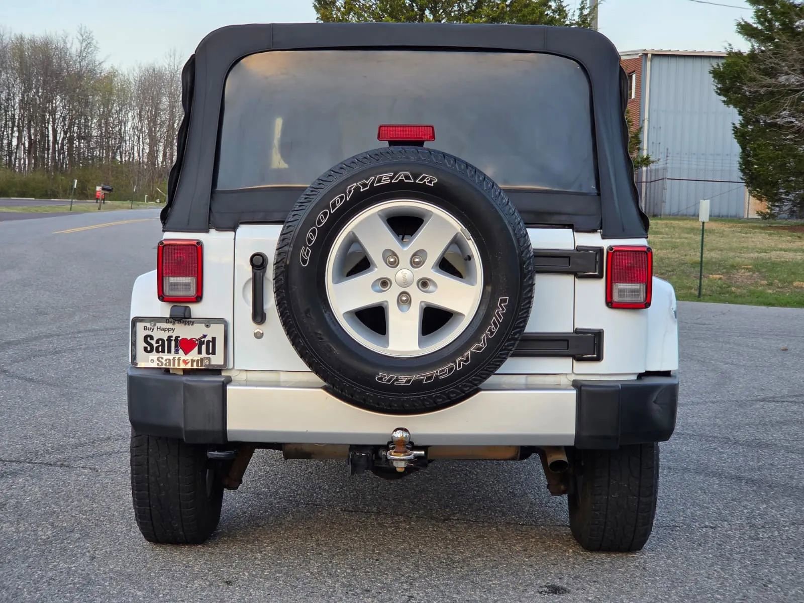 Used 2017 Jeep Wrangler Unlimited Sahara w/ Connectivity Group AWD/4WD image 7