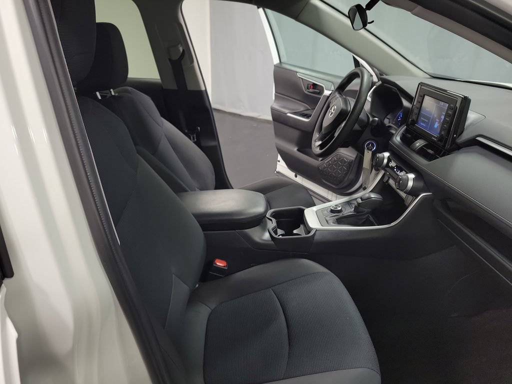 Used 2021 Toyota RAV4 LE AWD/4WD image 22