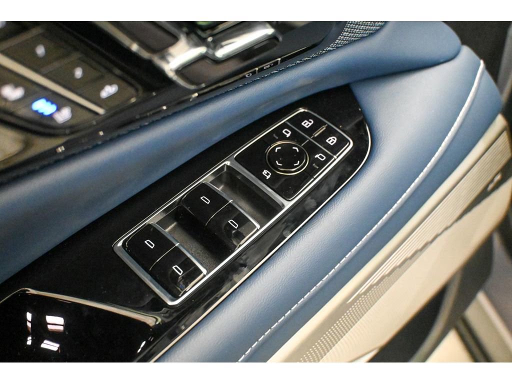 New 2026 Cadillac Optiq Luxury 2 image 19