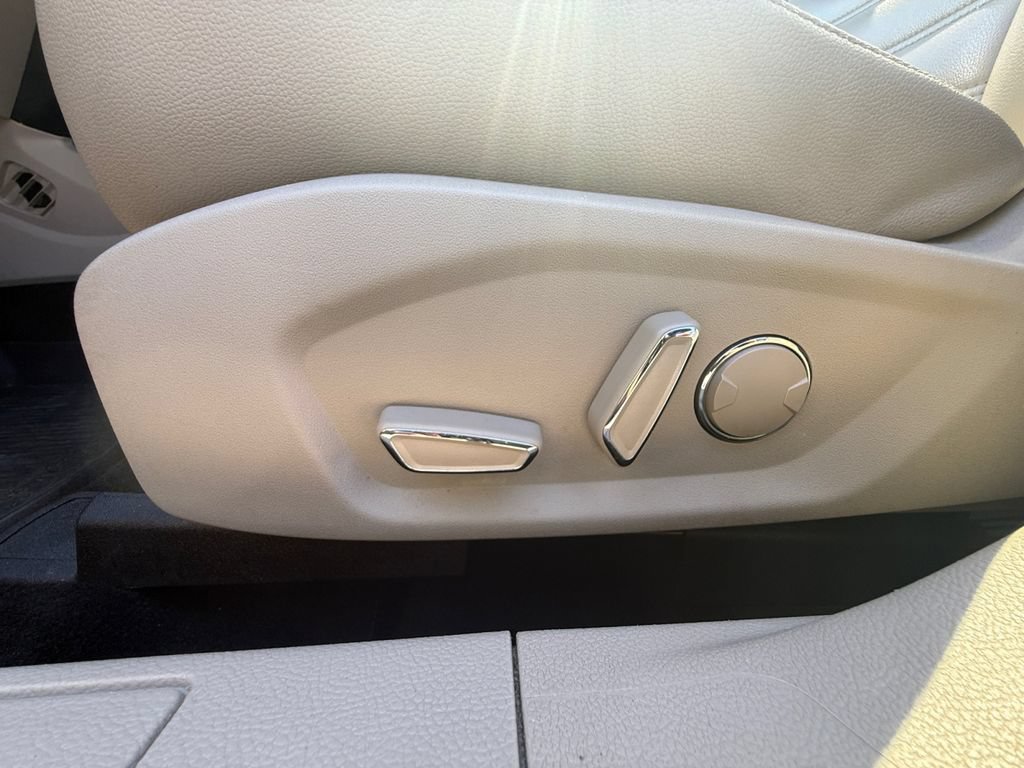 Used 2019 Ford Fusion SEL FWD image 13