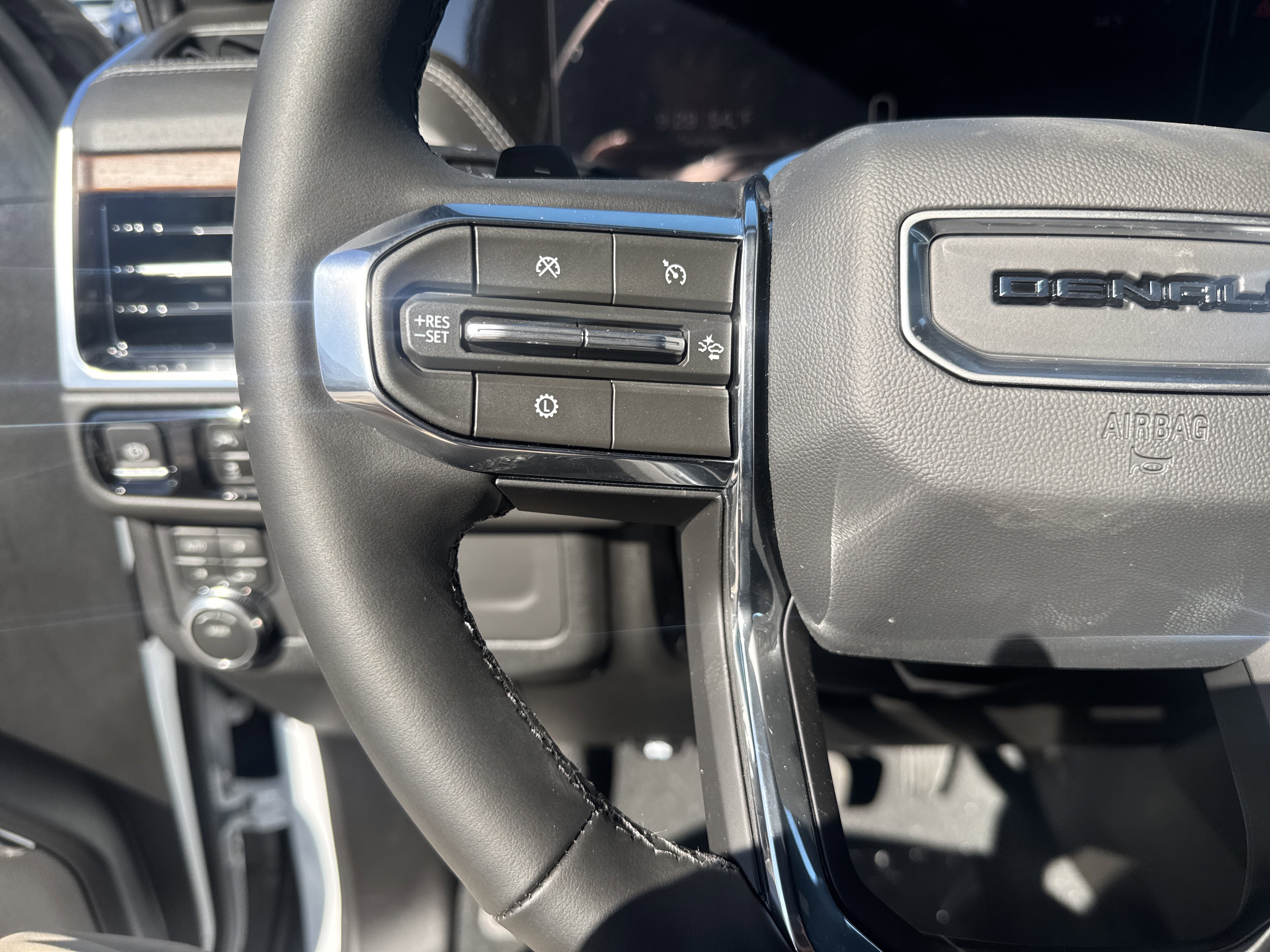 New 2026 GMC Yukon Denali w/ Sun & Power Step Package AWD/4WD image 19