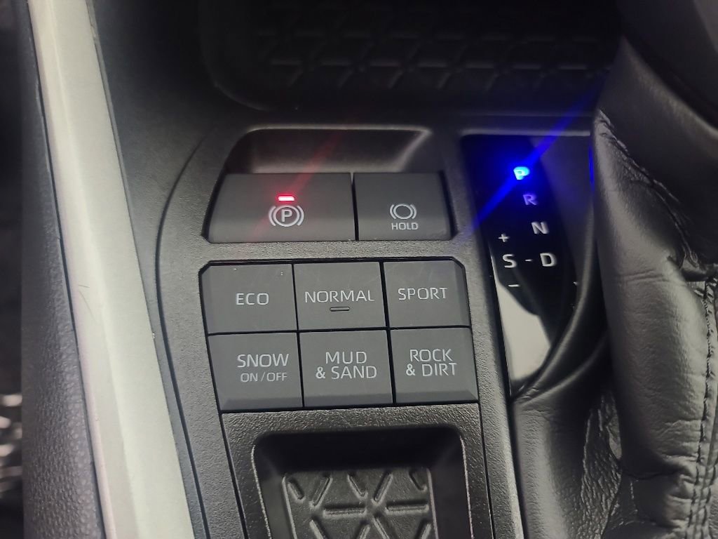 Used 2025 Toyota RAV4 XLE AWD/4WD image 37