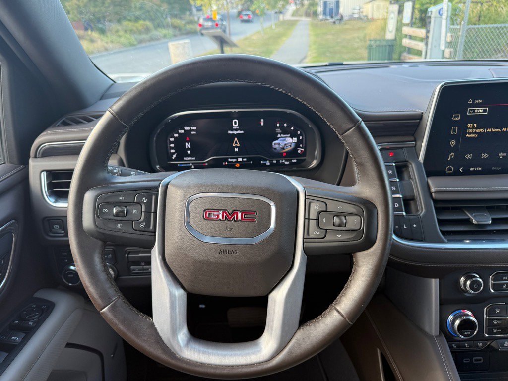 Used 2024 GMC Yukon SLT w/ SLT Luxury Package image 26