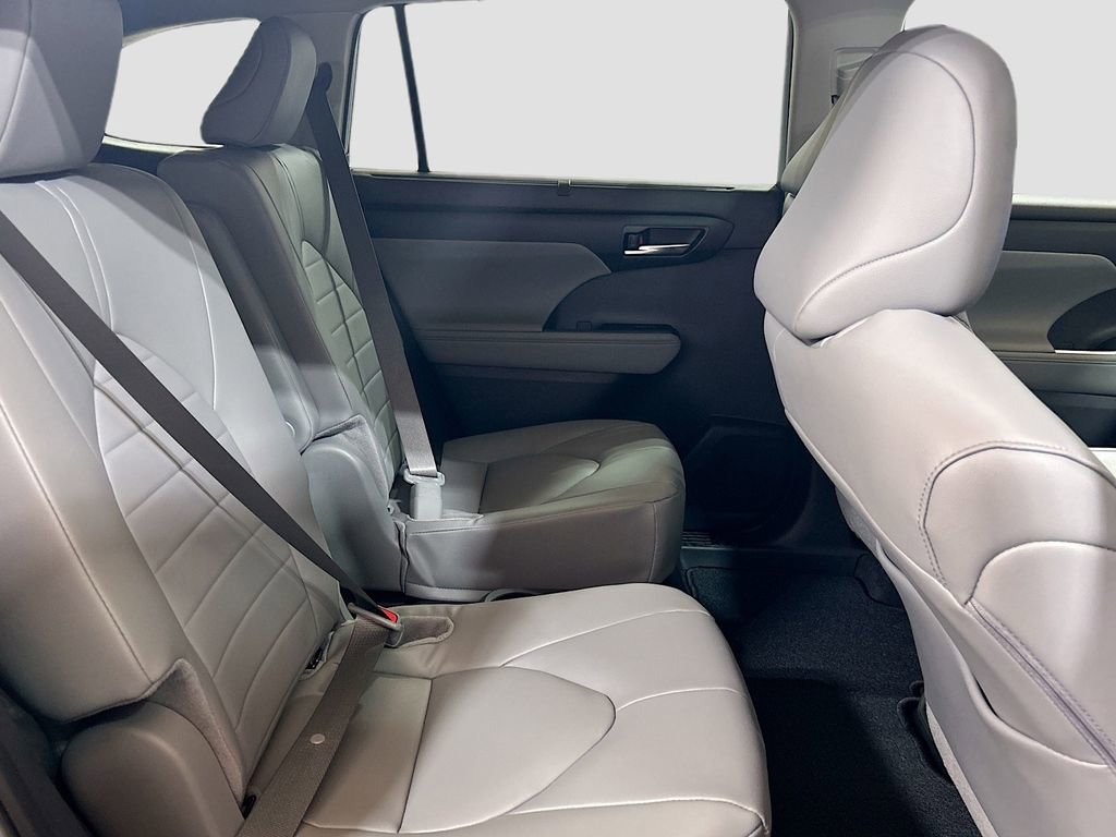 New 2026 Toyota Highlander XLE image 27