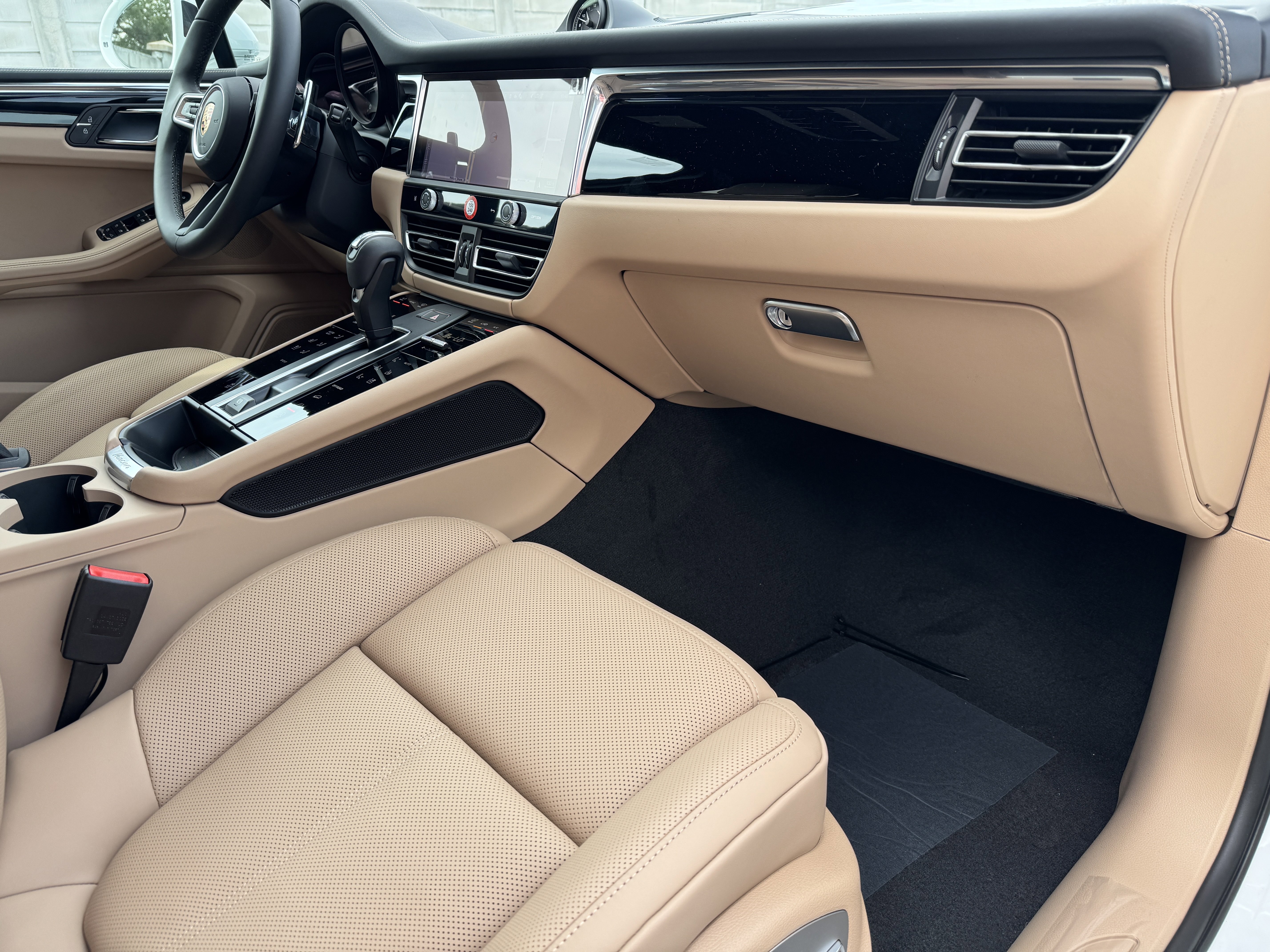 New 2026 Porsche Macan image 15