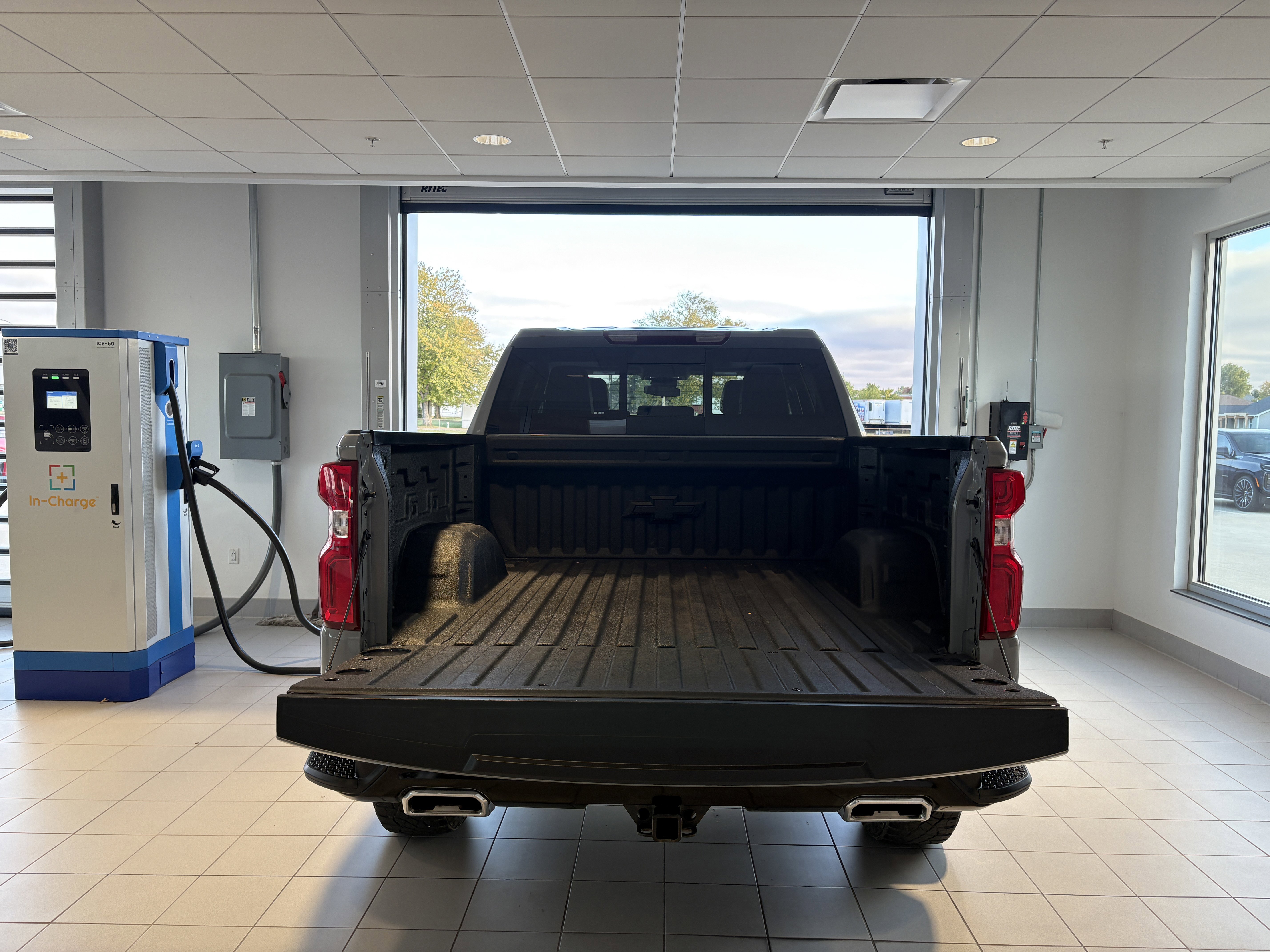 Used 2024 Chevrolet Silverado 1500 LT Trail Boss w/ Convenience Package II image 4