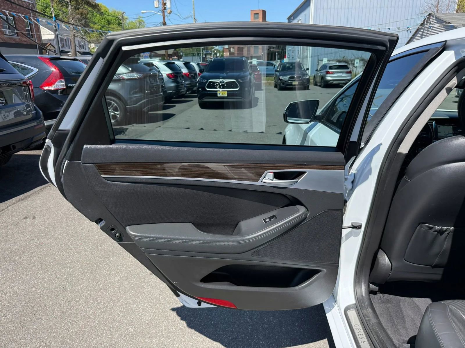 Used 2015 Hyundai Genesis 3.8 RWD image 34