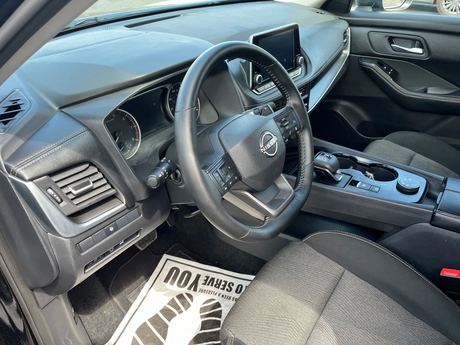 Used 2025 Nissan Rogue SV image 32