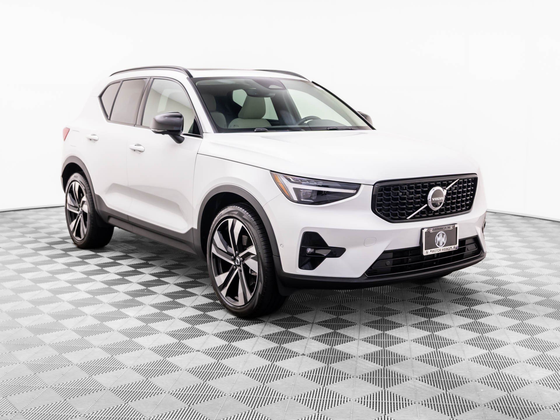 Used 2023 Volvo XC40 B5 Ultimate w/ Protection Package Premier AWD/4WD image 9