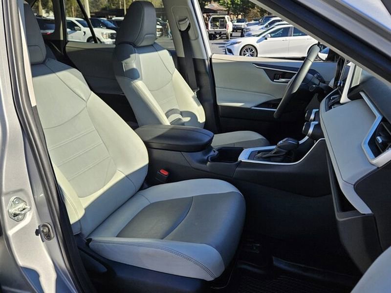 Used 2023 Toyota RAV4 XLE Premium image 20