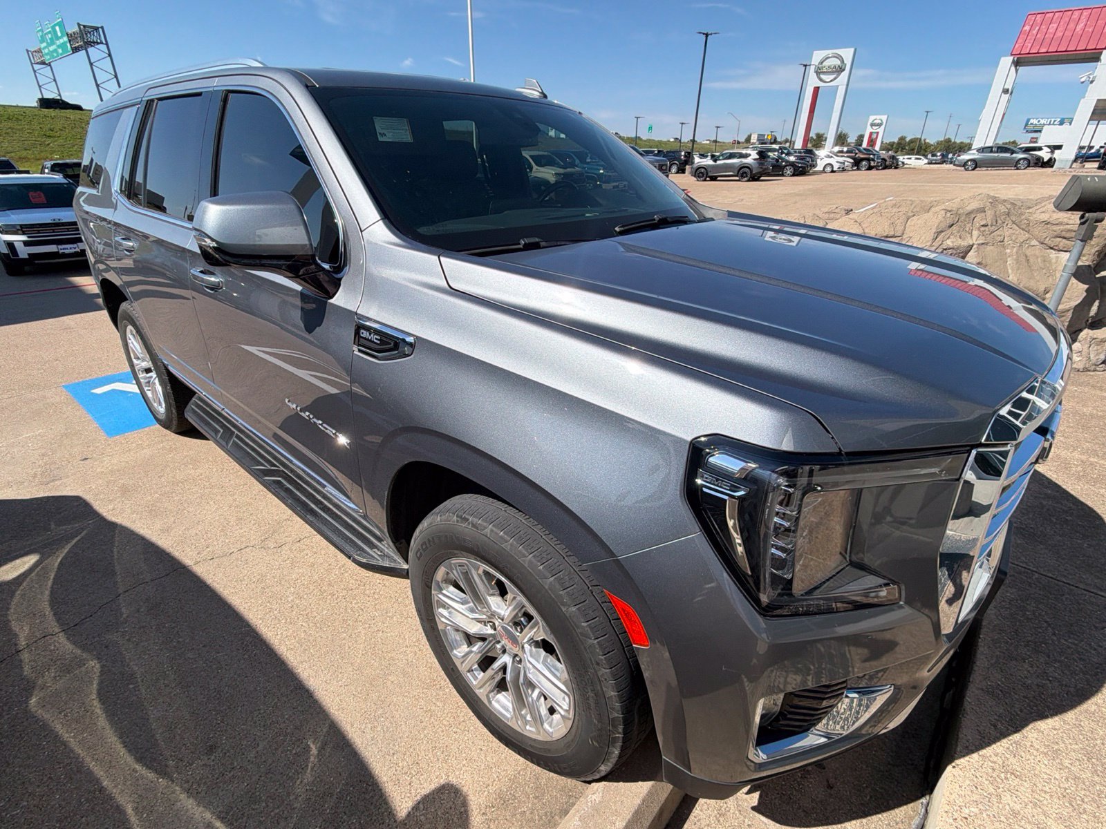 Used 2021 GMC Yukon SLT w/ SLT Luxury Plus Package RWD image 24