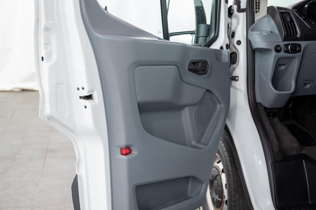 Used 2016 Ford Transit 150 XL RWD image 4