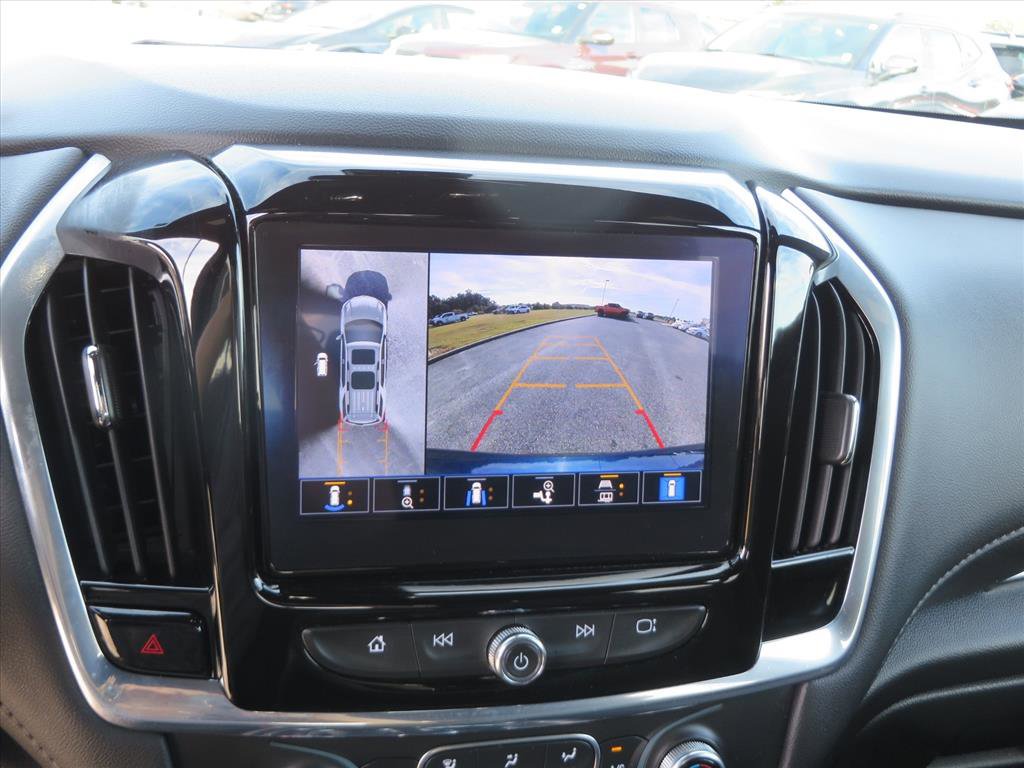 Used 2023 Chevrolet Traverse LT w/ Rear Camera Mirror Package image 23
