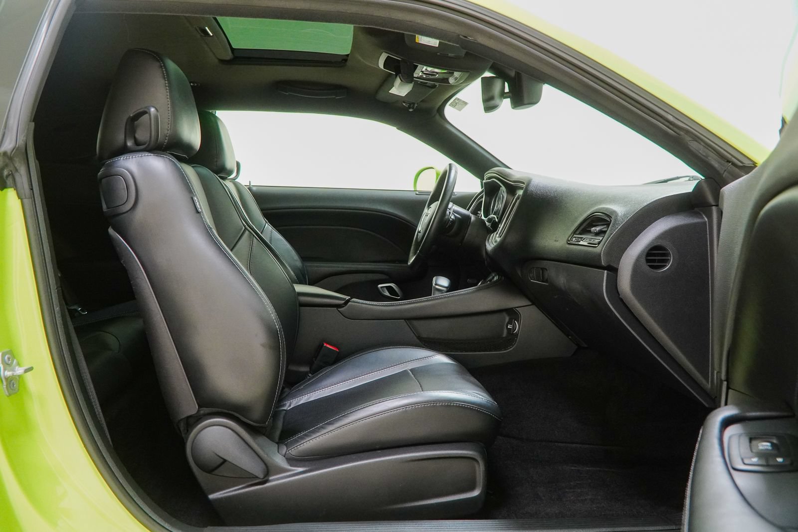 Used 2015 Dodge Challenger R/T Plus RWD image 39