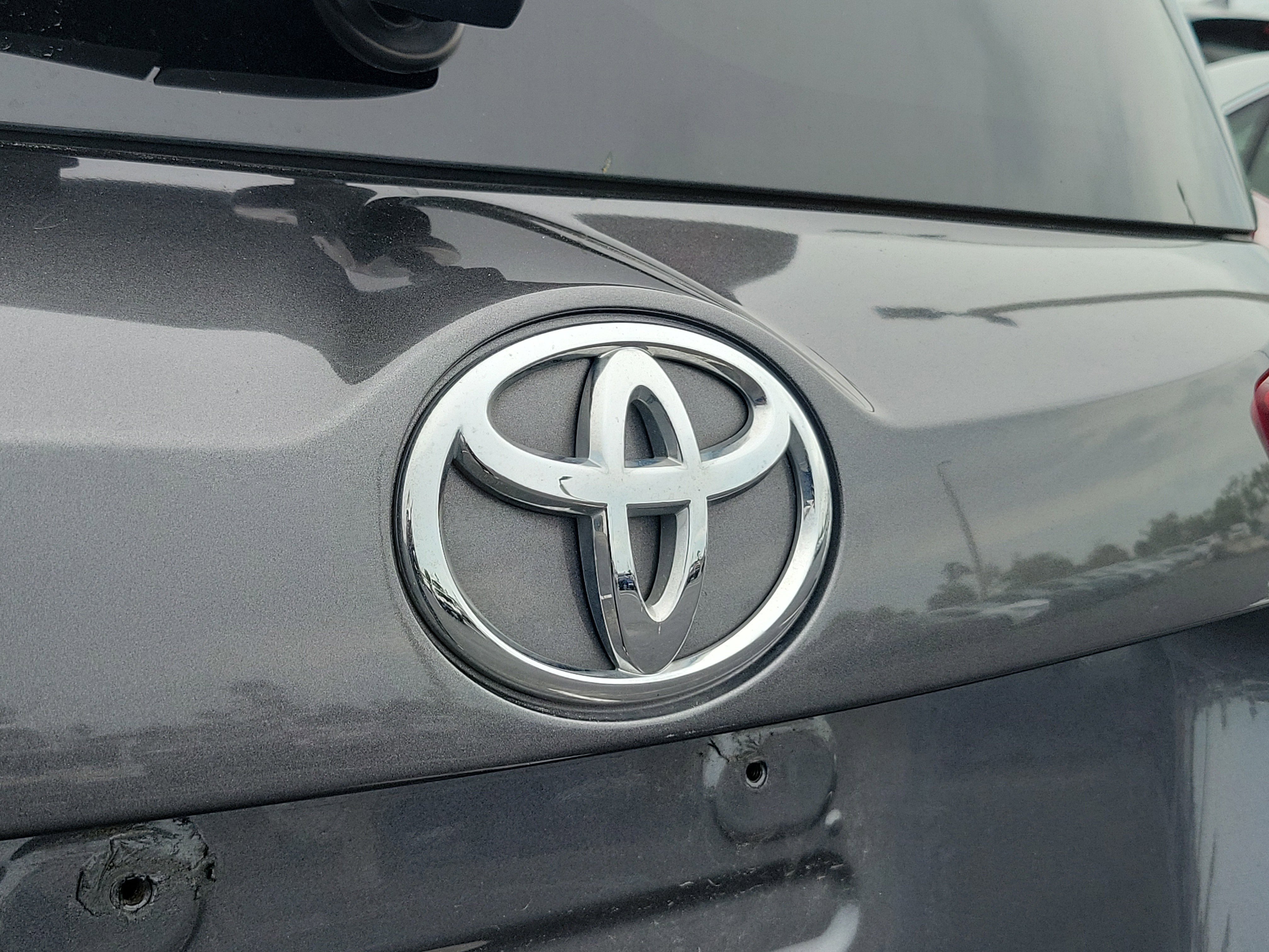 Used 2015 Toyota RAV4 Limited w/ Outdoor Package image 7