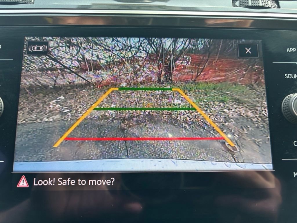 Used 2022 Volkswagen Tiguan SE w/ Panoramic Sunroof Package image 23