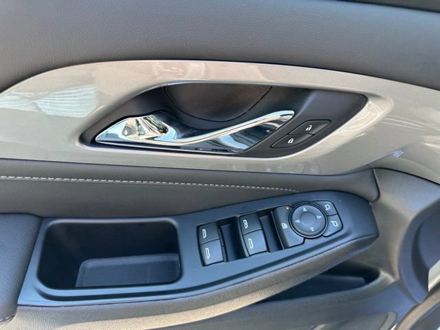 Used 2023 Chevrolet Traverse LT FWD image 16