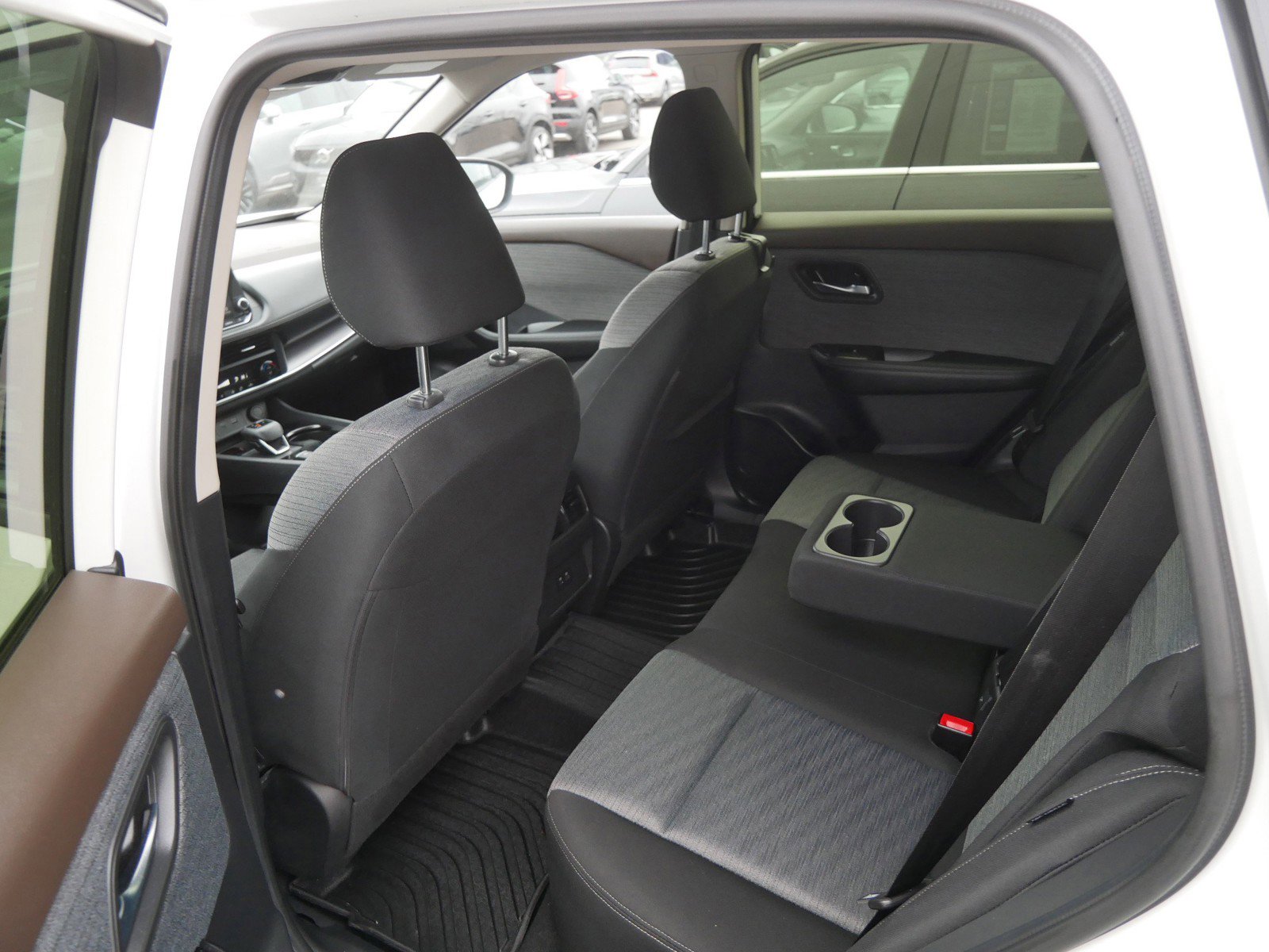 Used 2023 Nissan Rogue SV image 11