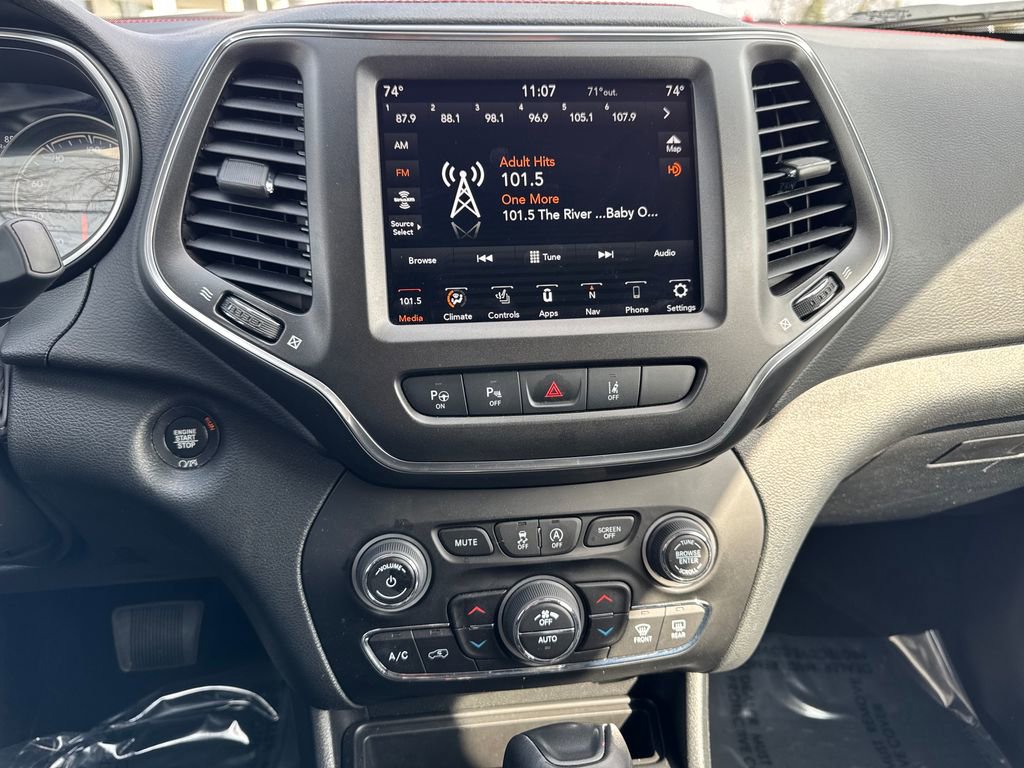 Used 2023 Jeep Cherokee Trailhawk w/ Premium Leather Package image 18