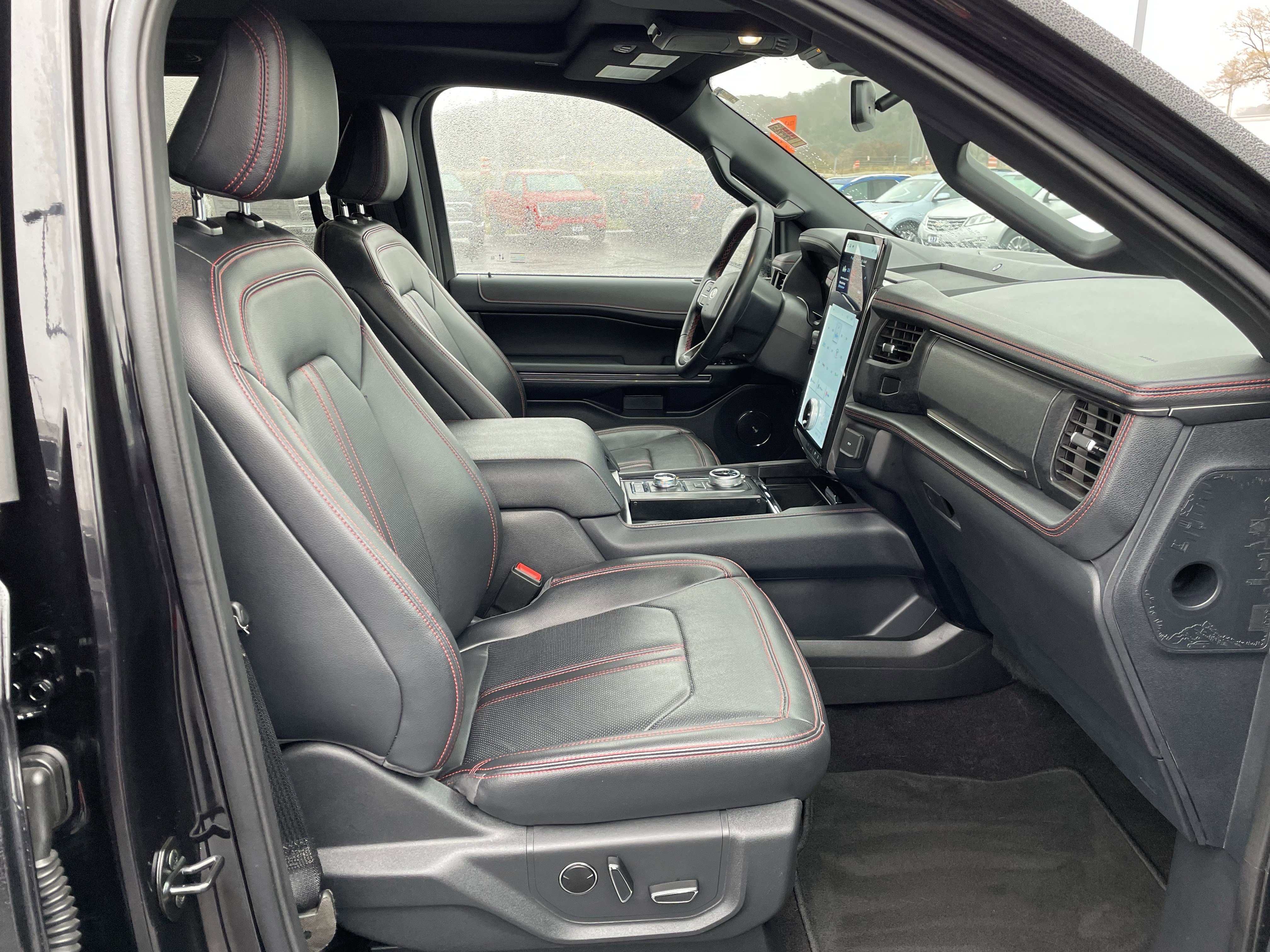 Used 2023 Ford Expedition Limited image 39