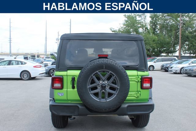 Used 2025 Jeep Wrangler Sport AWD/4WD image 4
