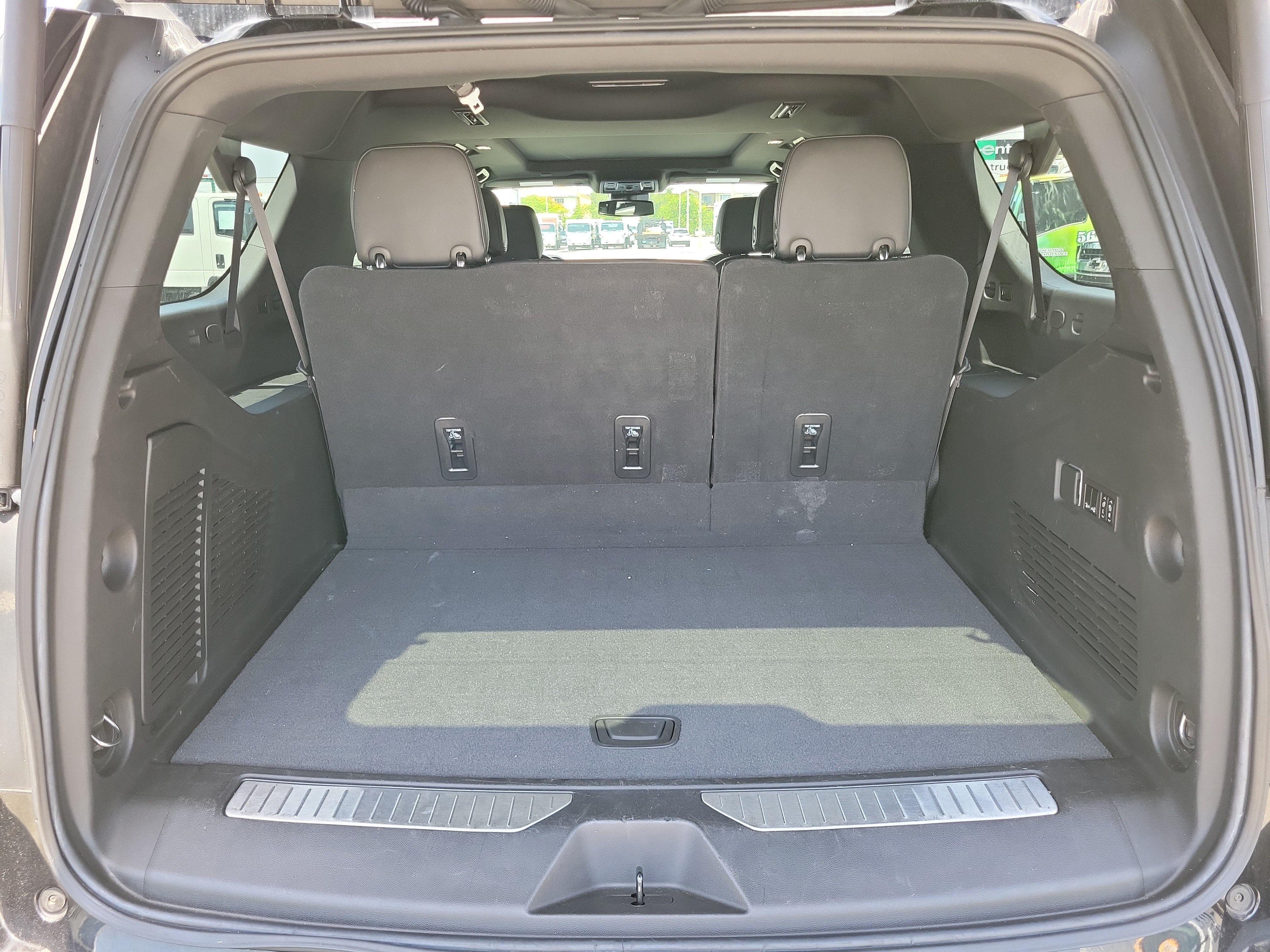 Used 2023 Chevrolet Suburban RST w/ Luxury Package RWD image 13