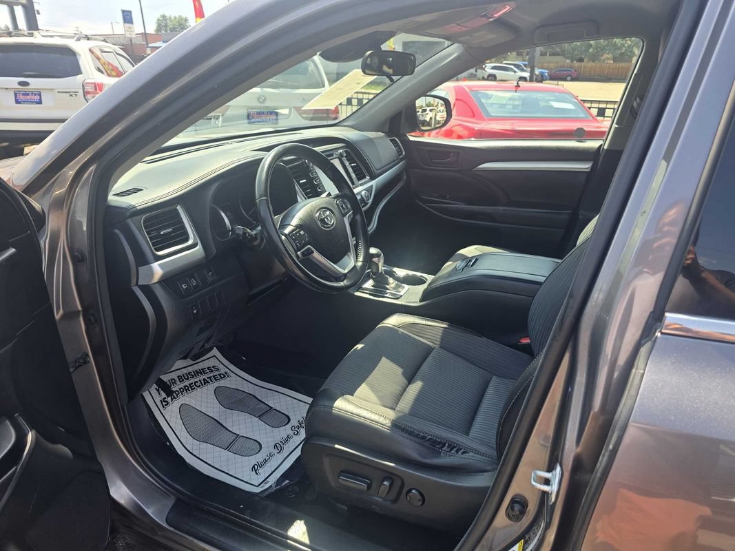 Used 2017 Toyota Highlander LE AWD/4WD image 19