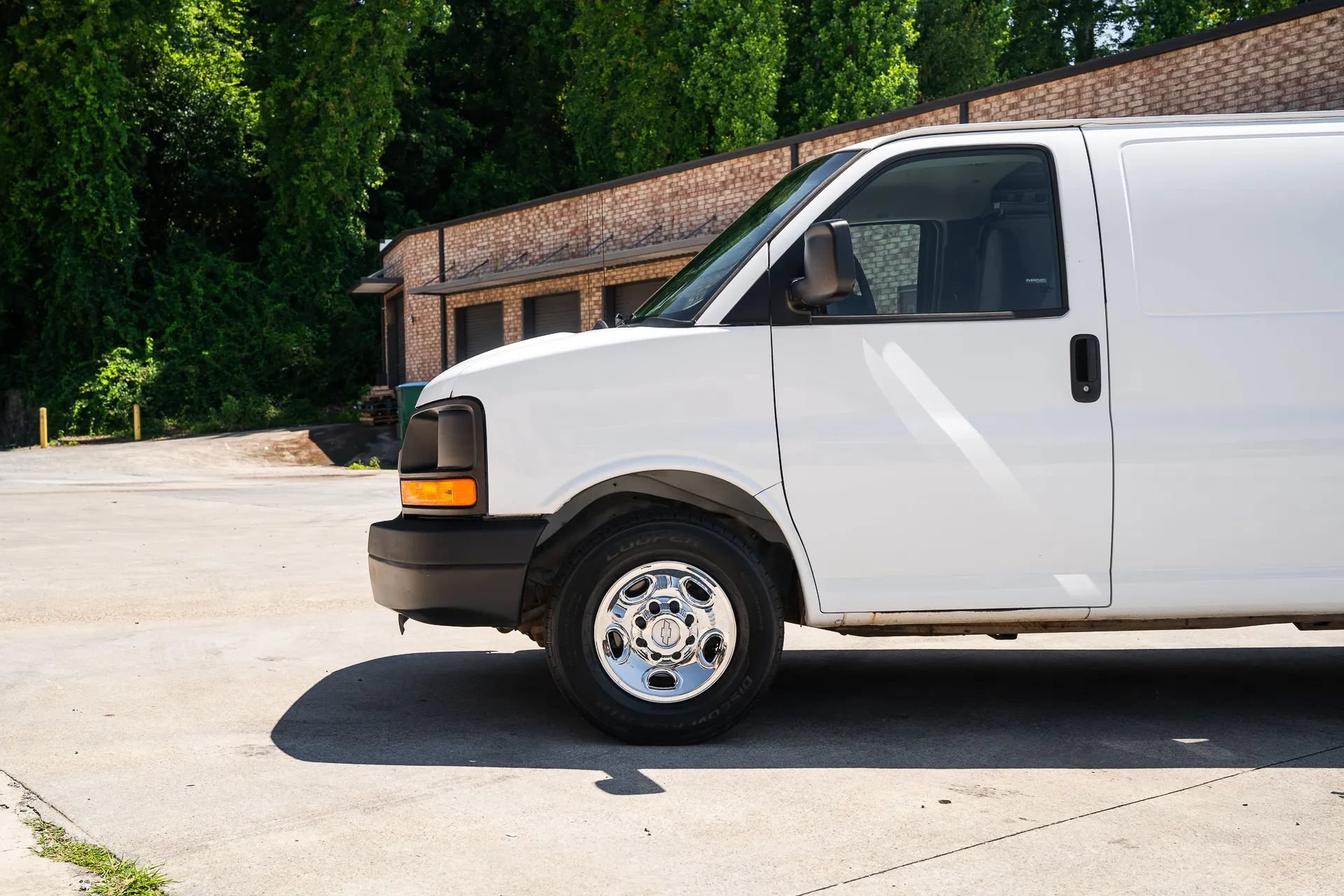 Used 2016 Chevrolet Express 2500 Extended RWD image 3