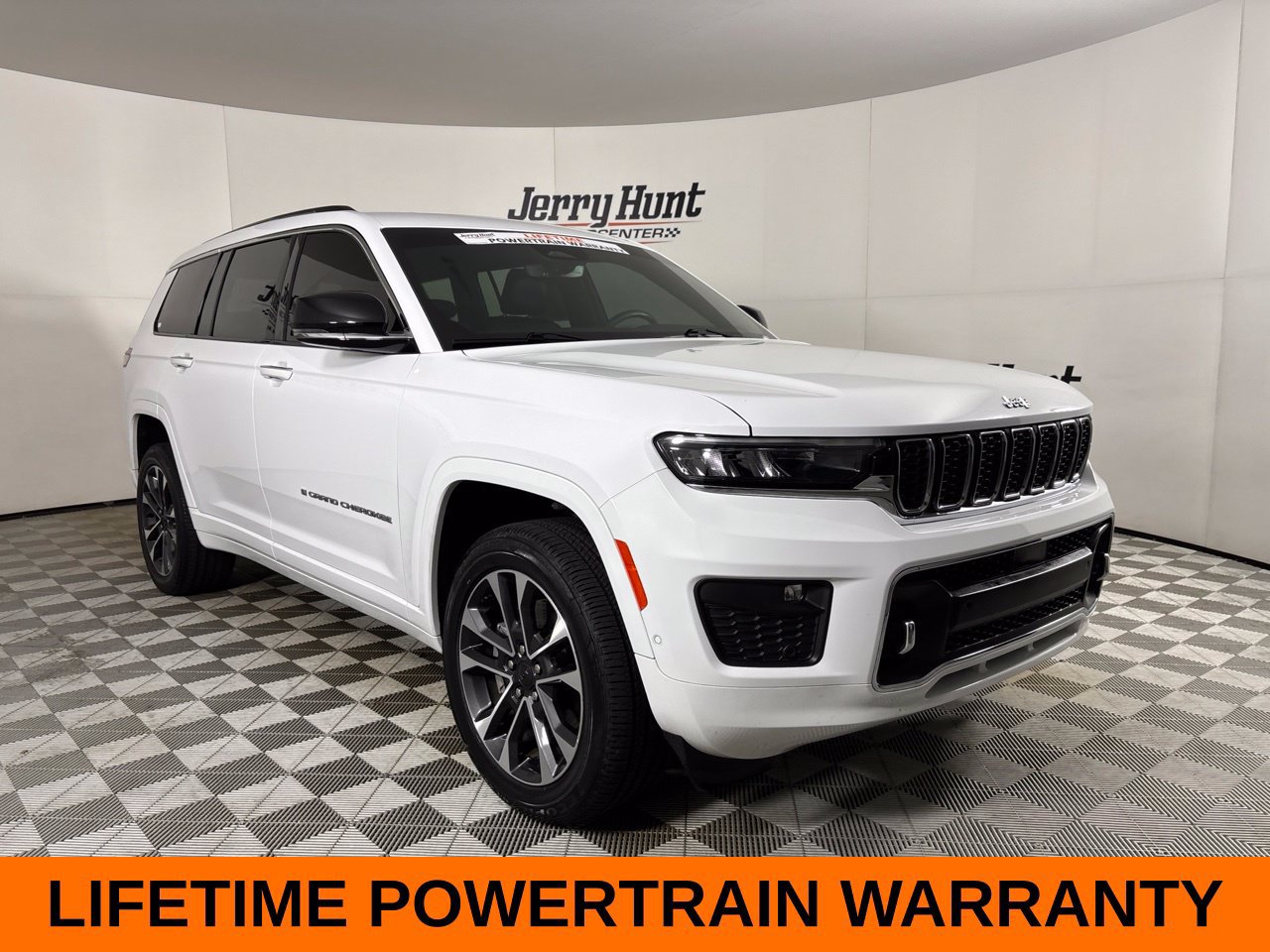 Used 2023 Jeep Grand Cherokee L Overland RWD image 4