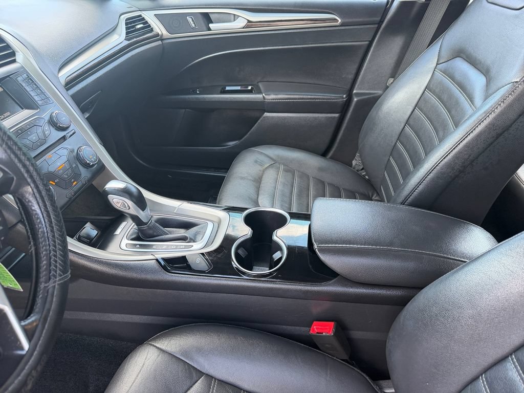 Used 2015 Ford Fusion SE w/ Equipment Group 202A FWD image 12