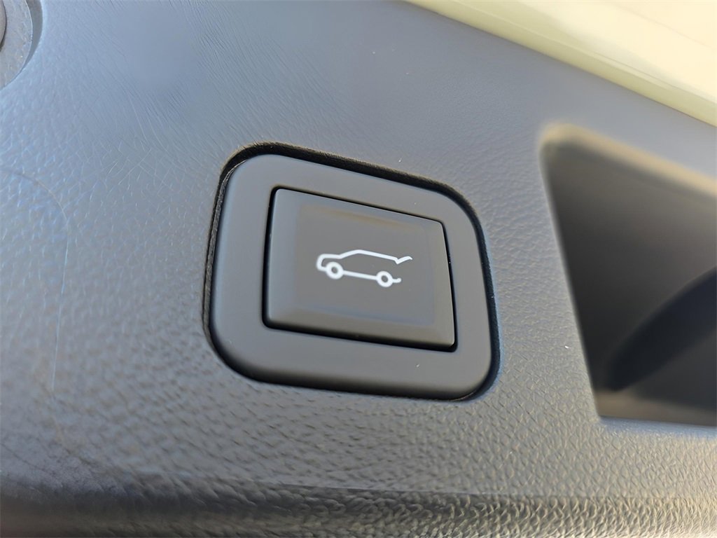 New 2026 Chevrolet Equinox LT w/ Convenience Package II image 8