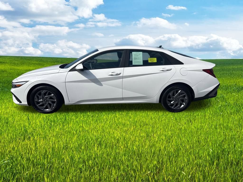 Used 2024 Hyundai Elantra SEL image 8