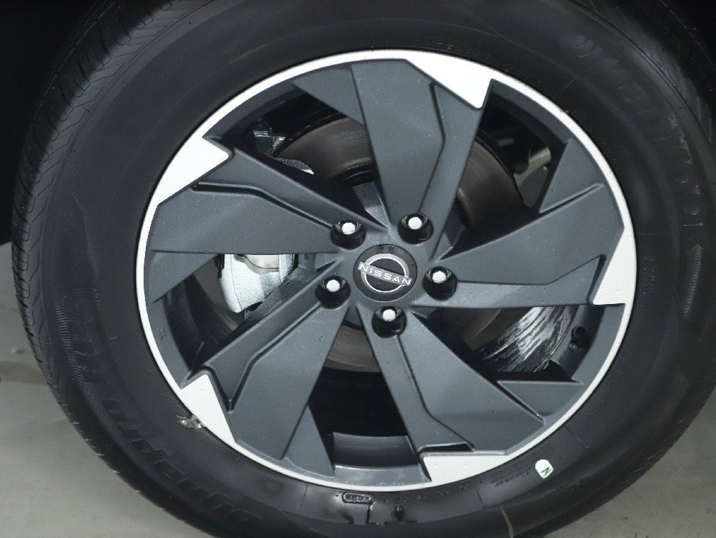 Certified 2026 Nissan Rogue SV image 36