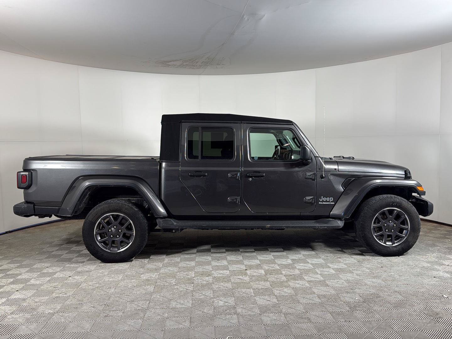 Used 2021 Jeep Gladiator Overland w/ Trailer Tow Package AWD/4WD image 7