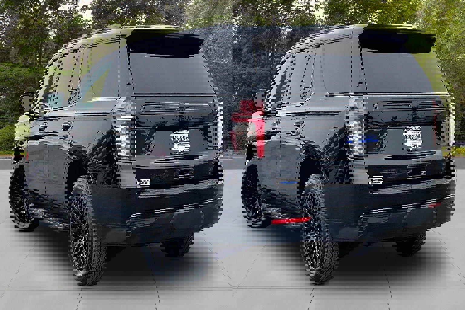 Used 2022 Chevrolet Tahoe LT w/ LT Signature Package image 4