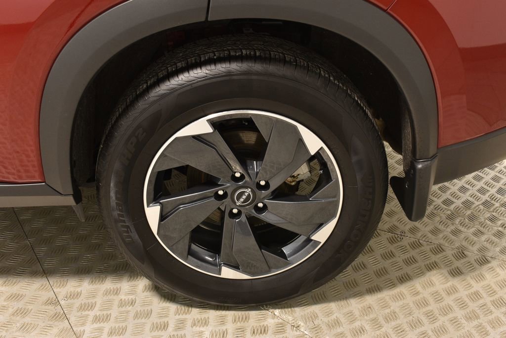 Used 2025 Nissan Rogue SV image 36