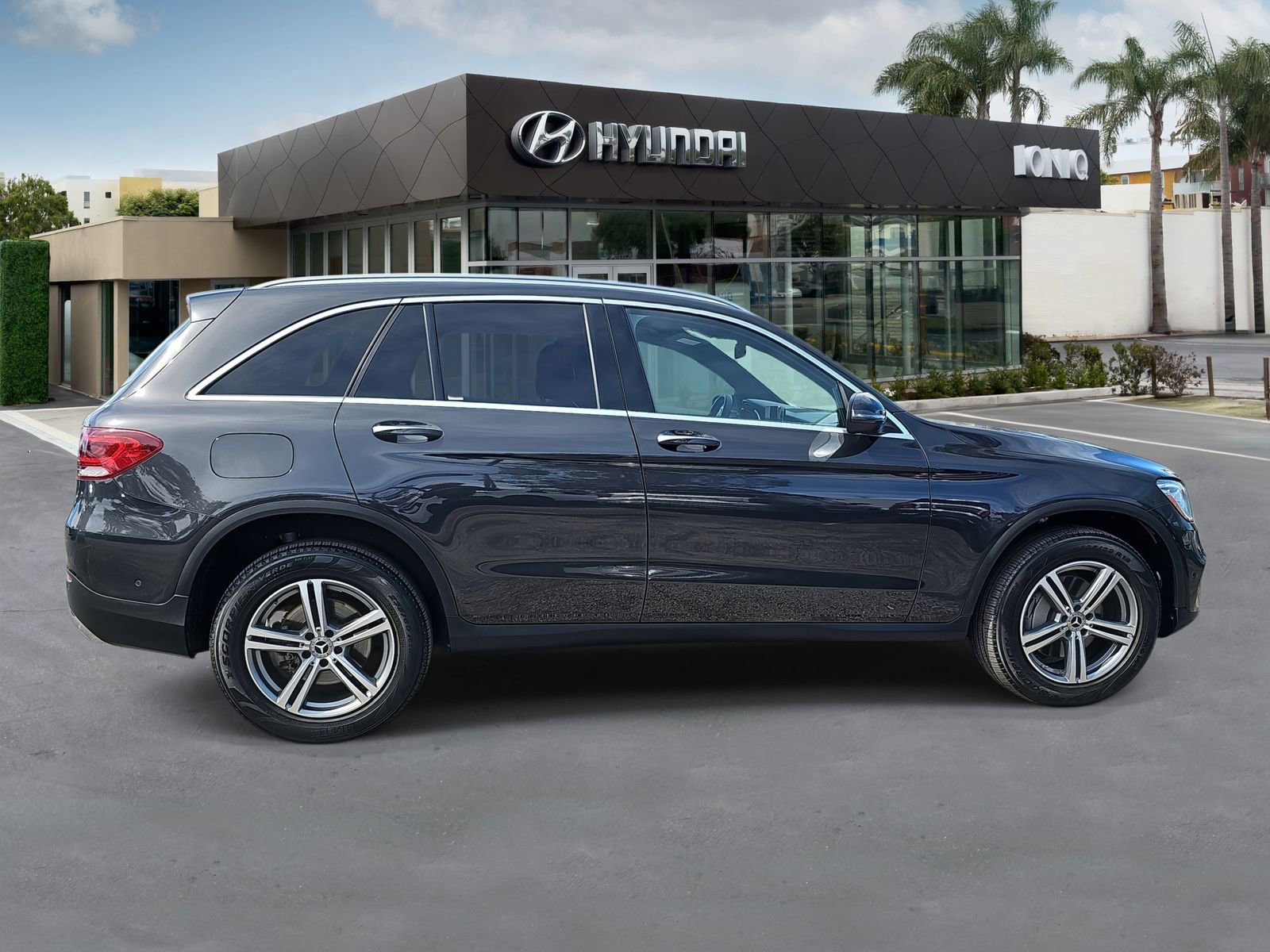 Used 2022 Mercedes-Benz GLC 300 image 2