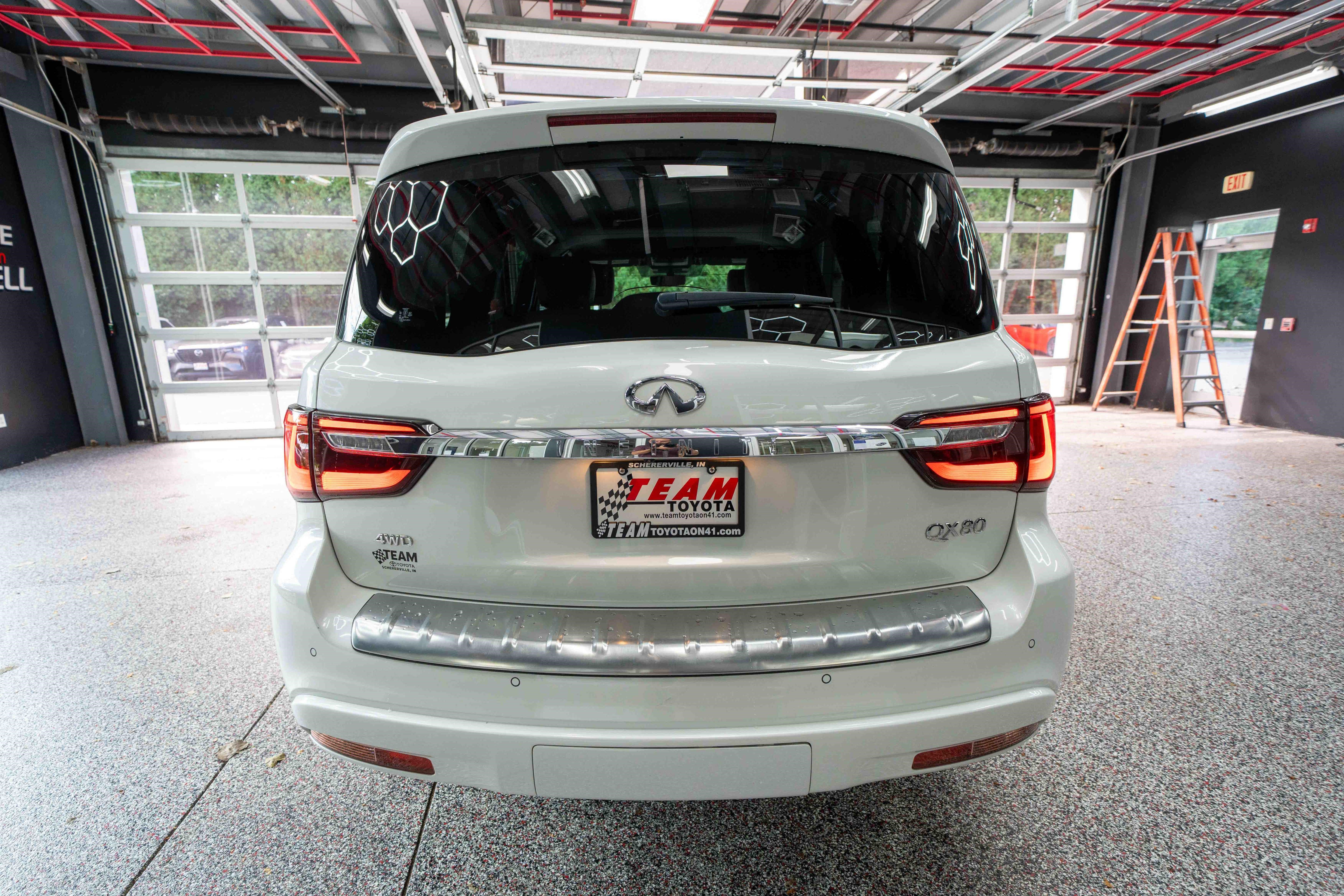 Used 2022 INFINITI QX80 Sensory w/ All-Season Package AWD/4WD image 3