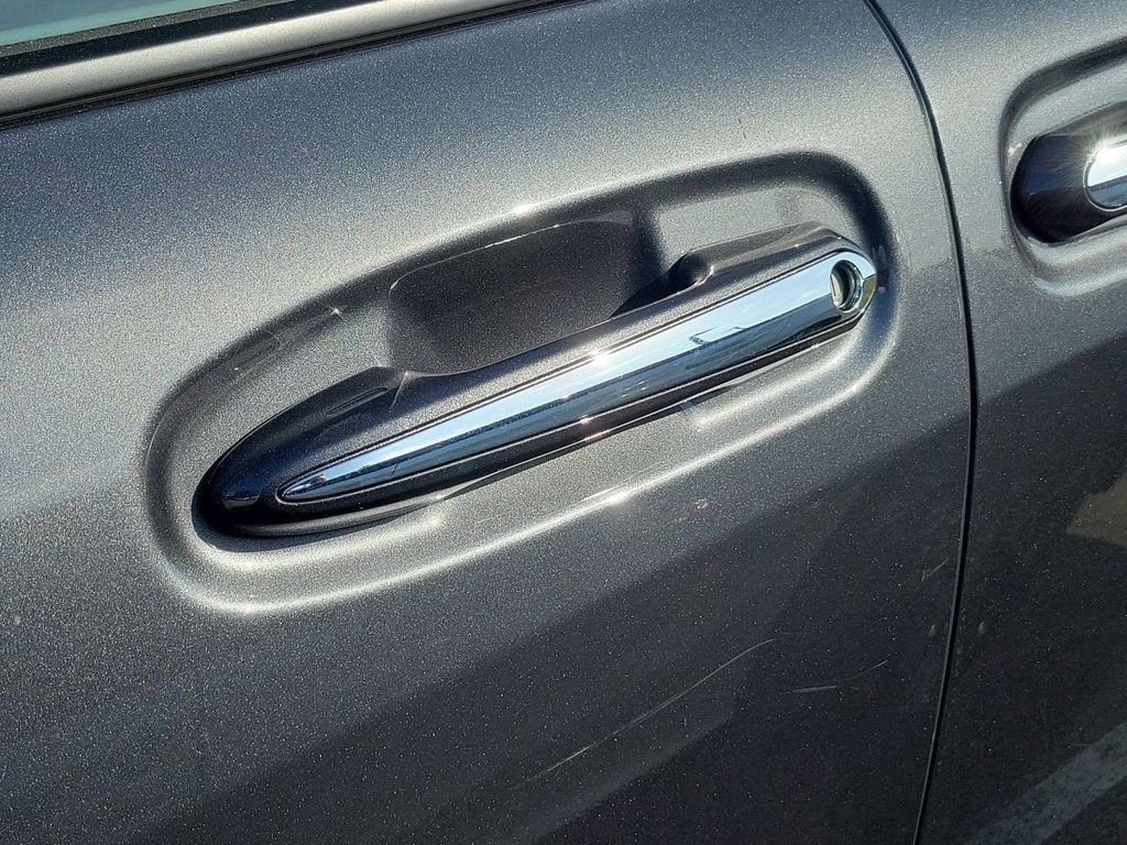 Used 2025 Toyota Sienna XLE image 7