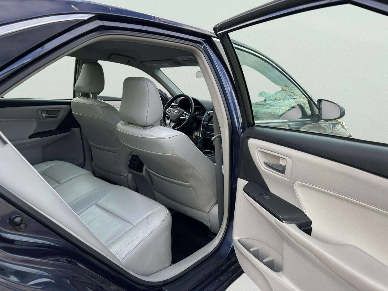 Used 2015 Toyota Camry XLE FWD image 17