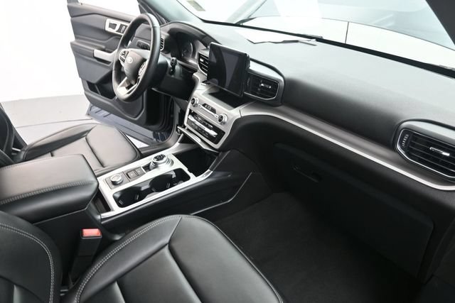 Used 2023 Ford Explorer XLT w/ Equipment Group 202A AWD/4WD image 29