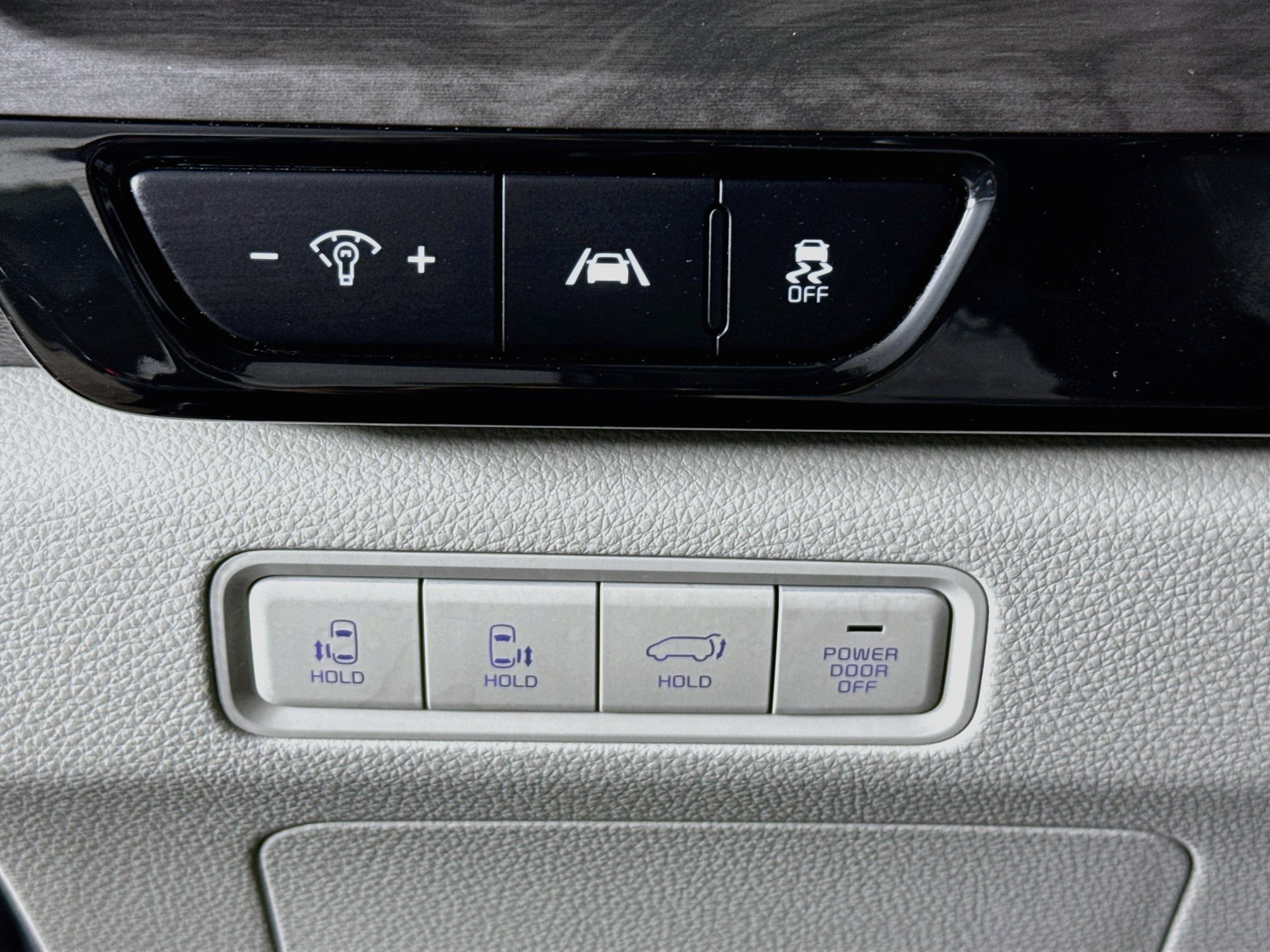 Used 2023 Kia Carnival EX FWD image 9
