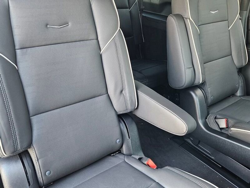 New 2026 Cadillac Escalade ESV Luxury image 19