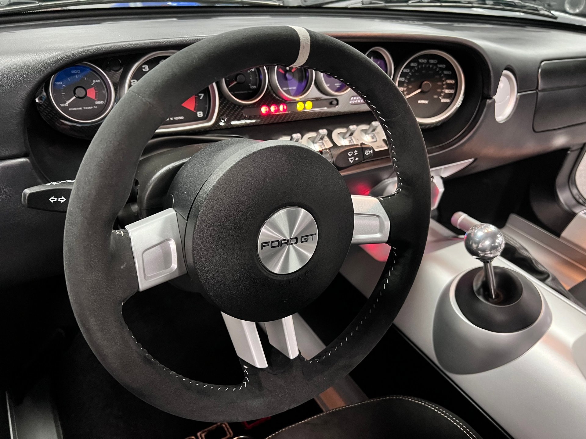 Used 2006 Ford GT RWD image 34