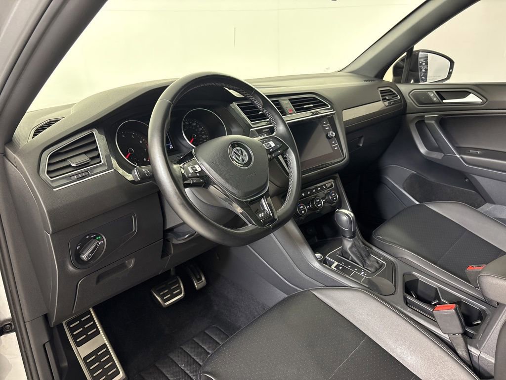 Used 2020 Volkswagen Tiguan SE R-Line image 16