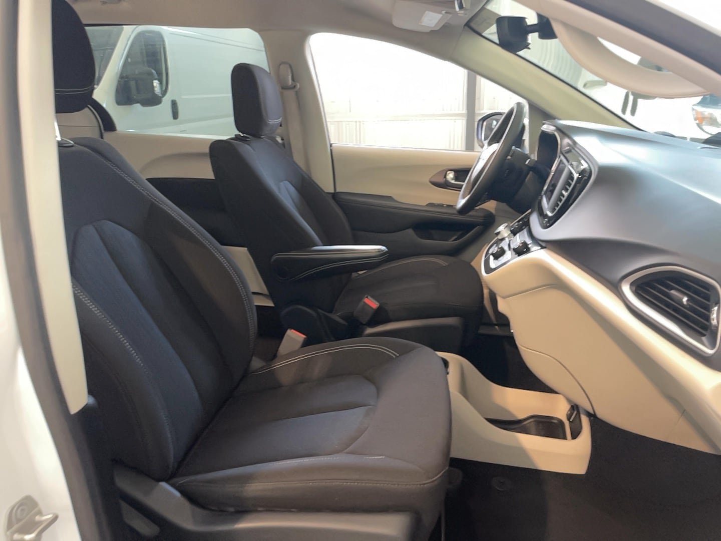 Used 2023 Chrysler Voyager LX FWD image 19